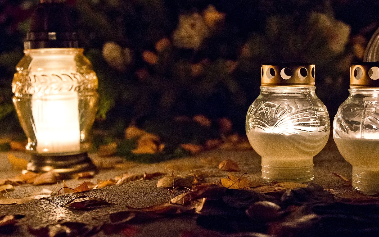 Foto: Pixabay.com
svíčky, světlo, dušičky, lampy, listí, hřbitov