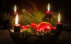 adventní věnec, čtyři svíčky