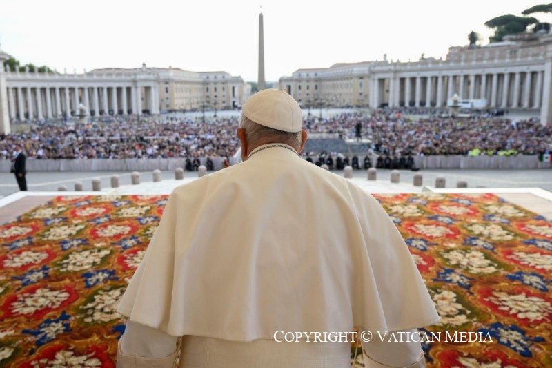 Papež František zve 27. října k modlitbě za mír
