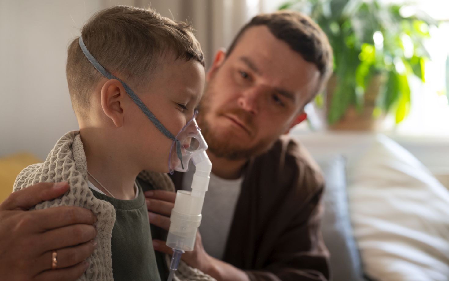 nemocné dítě, dítě s inhalátorem, pečující rodič, Světový den nemocných